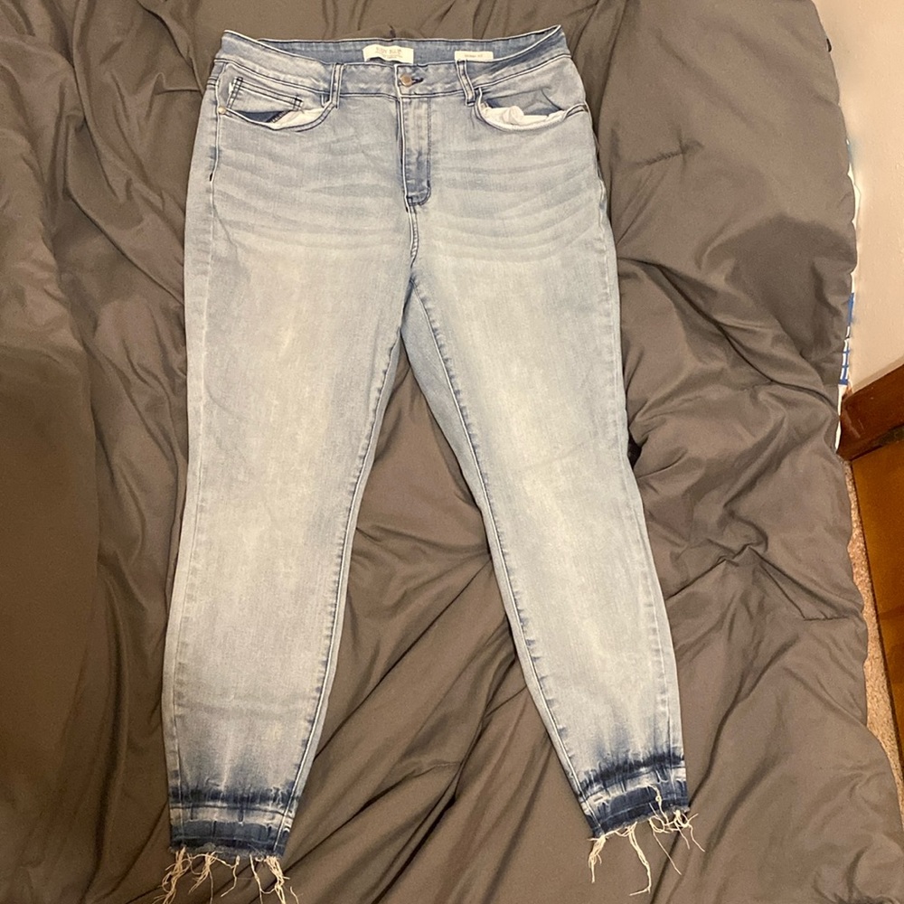 Judy Blue Mid-Rise Skinny Tie Dye & Release Hem